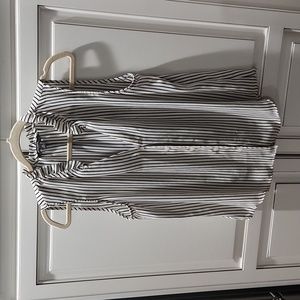 Banana Republic Sleeveless V-Neck Blouse in Black and White Stripe - Sz M. NWOT
